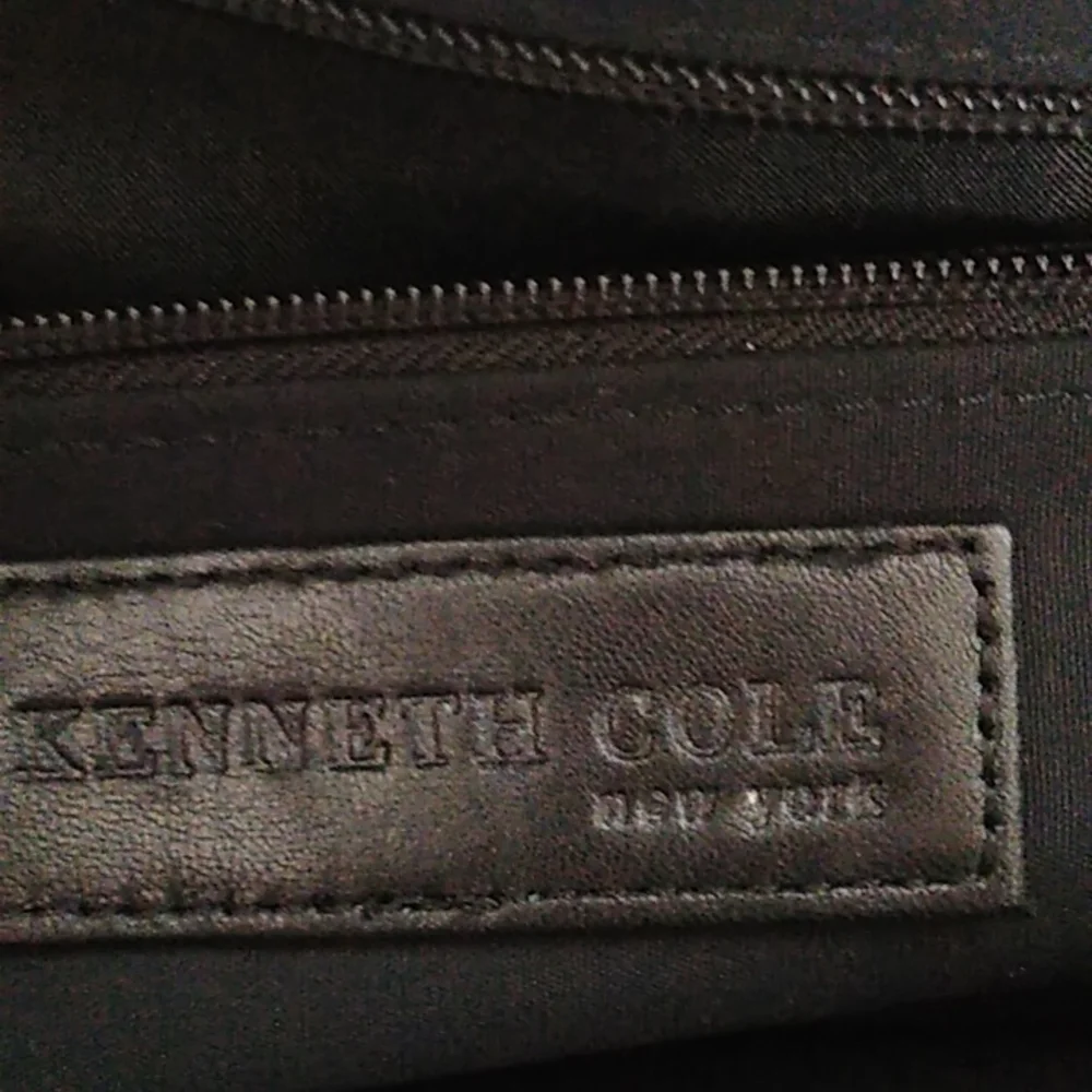 Kenneth Cole NY Black Columbian Leather Messenger Laptop Career Portfolio Bag